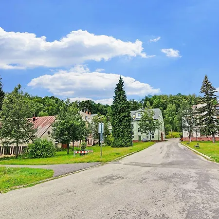 Modern In With Private Garden *