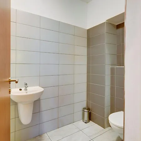Дом отдыха Modern In With Private Garden Черный Дул