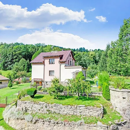 Holiday home Modern In With Private Garden Cerny Dul