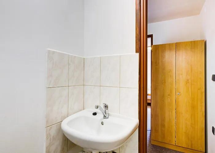 Modern In With Private Garden *
