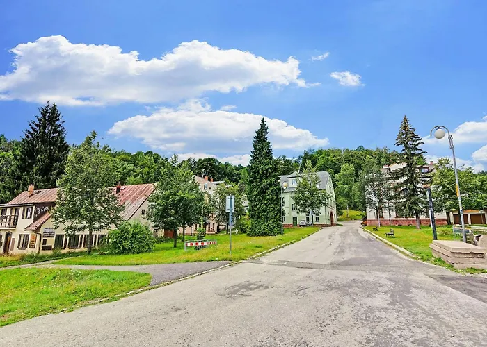 Modern In With Private Garden *